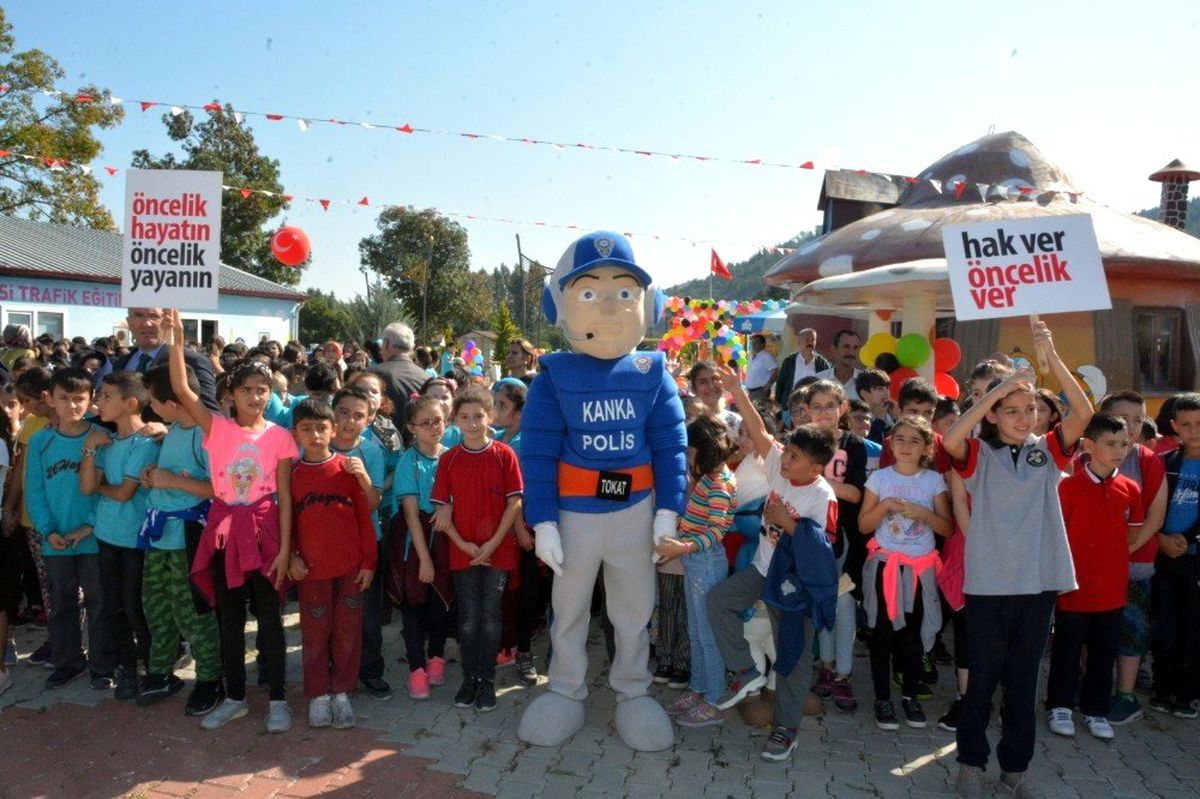 İlkokul öğrencilerine trafik eğitimi