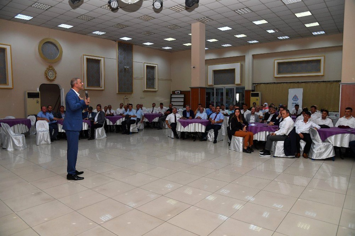 Isparta\'daki halk otobüsü ve okul sevisi şoförlerine \'İletişim Becerileri ve Temsil\' semineri