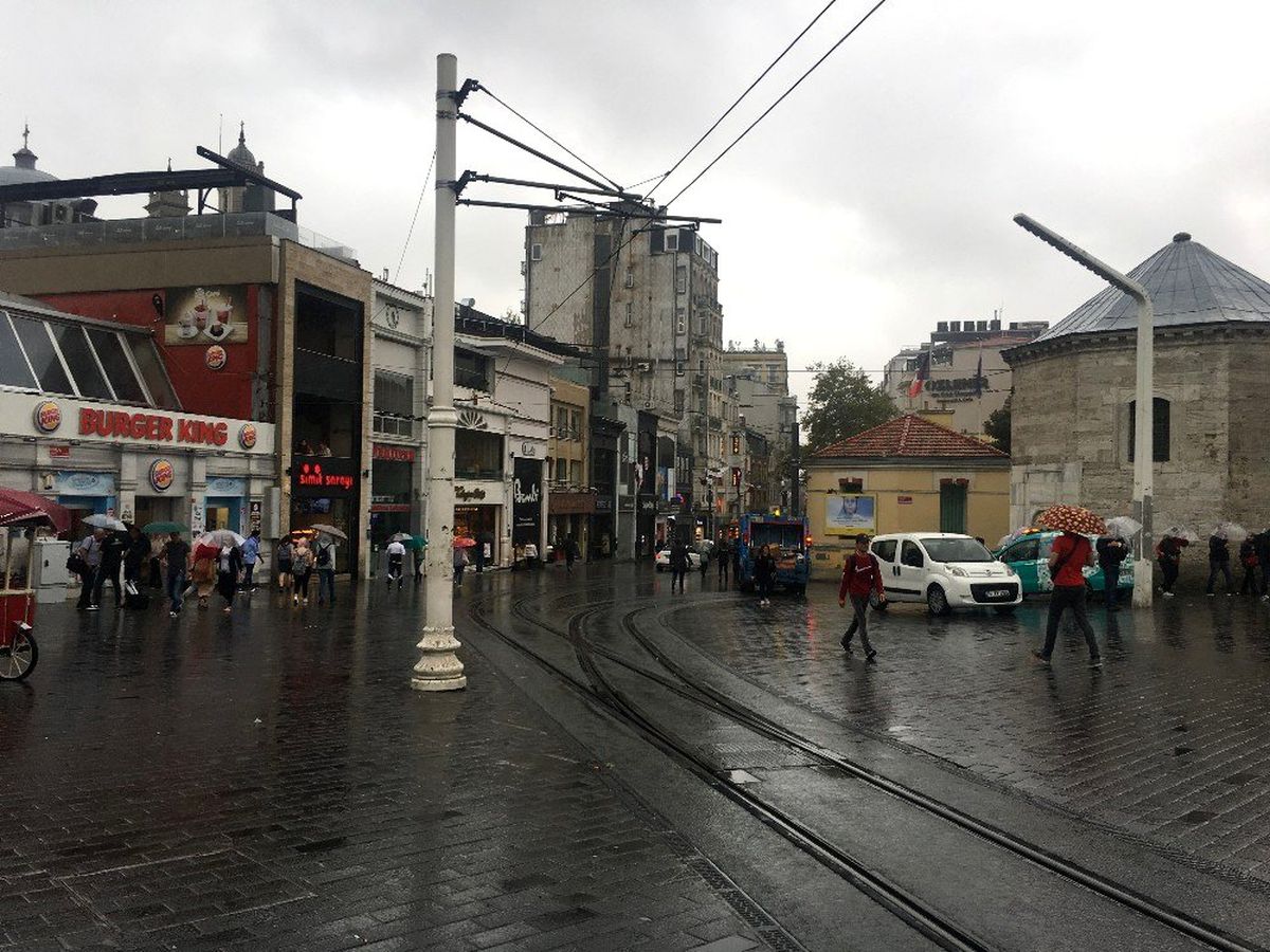 İstanbul\'da beklenen yağış başladı