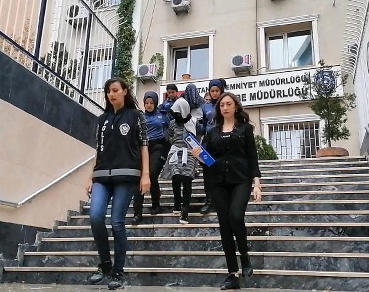 İstanbul\'da fuhuş operasyonu : \'mobil türkan\' da gözaltına alındı
