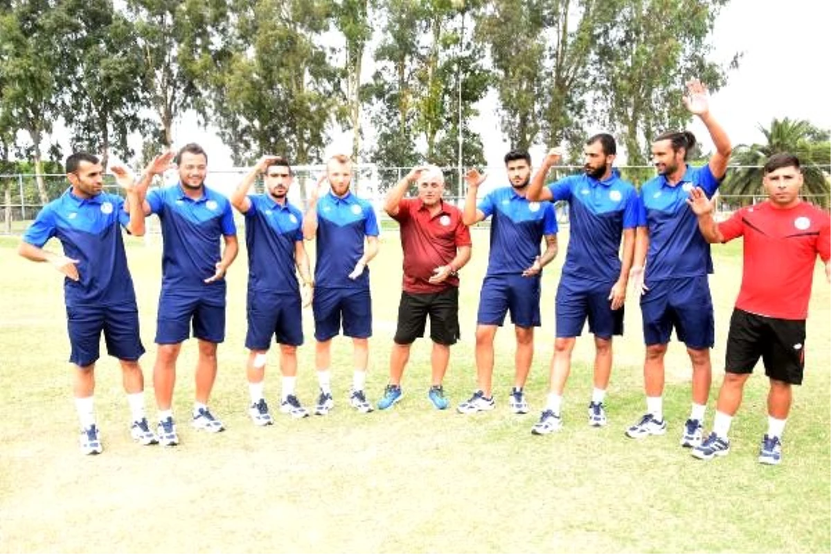 İzmirspor, kadrosuna işitme engelli 5 futbolcu kattı