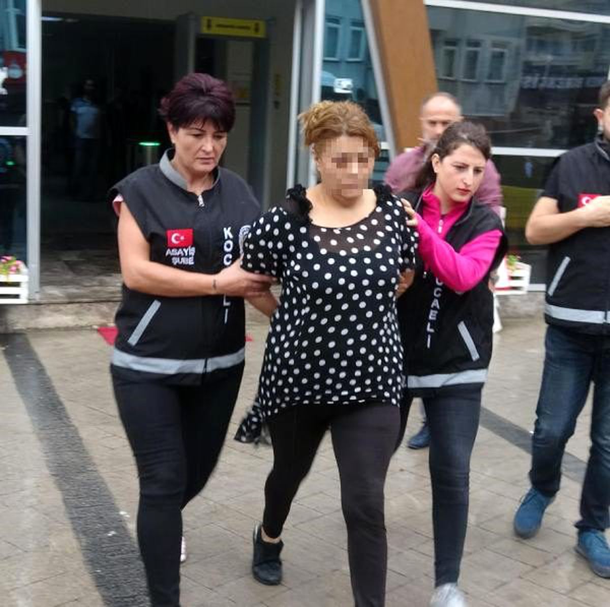 İzmit\'te fuhuş operasyonu: 4 gözaltı