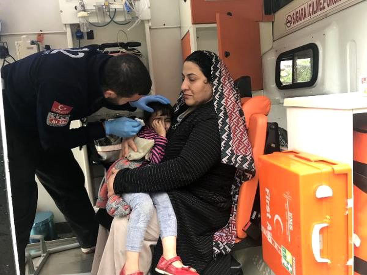Kamyonet ile hafif ticari araç çarpıştı: 2\'si çocuk 6 yaralı