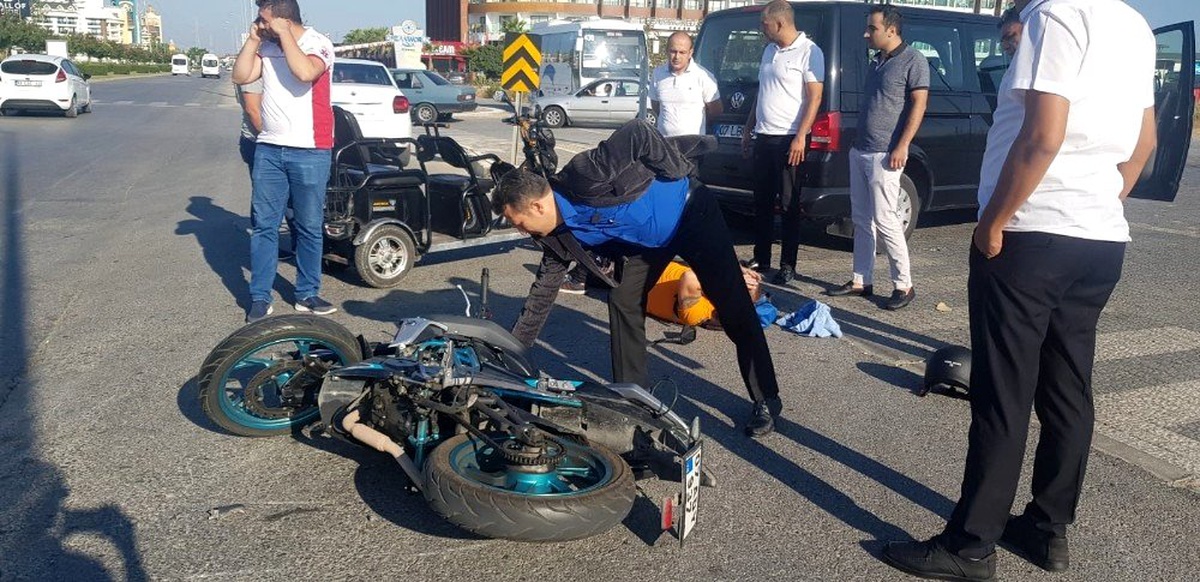 Kaskı olmayan motosiklet sürücüsü ölümden döndü