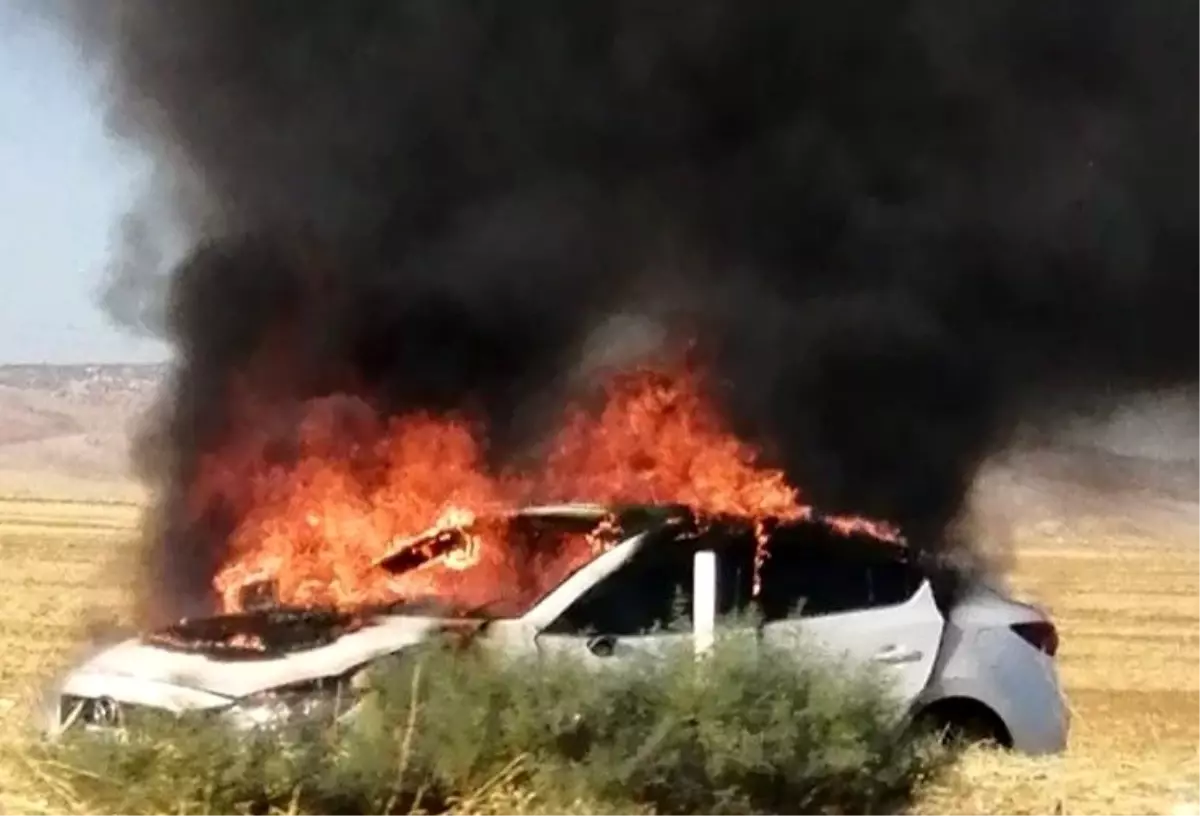 Kaza yapan otomobil alev aldı: 3 yaralı