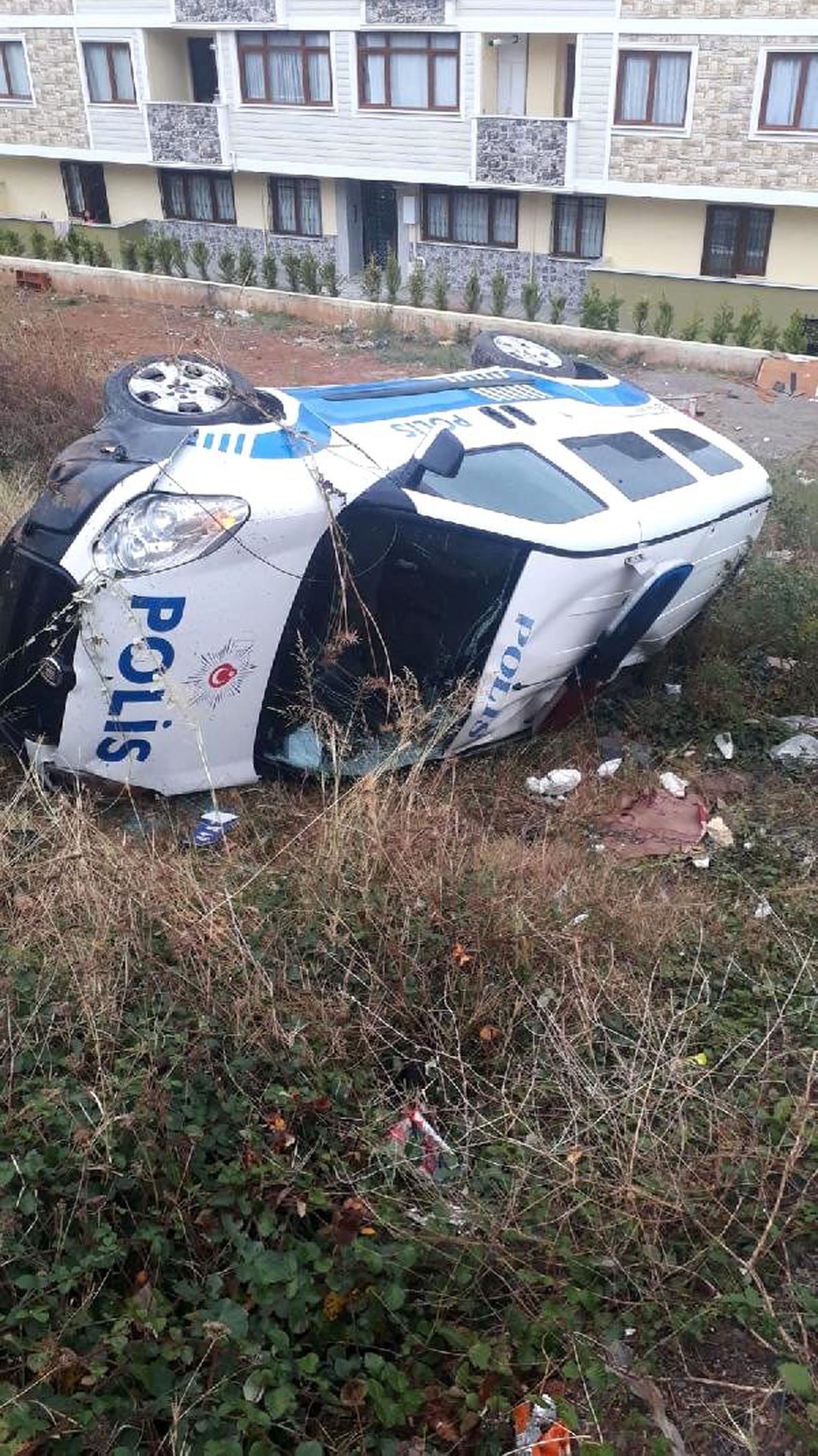 Kocaeli\'nde ekip otosu devrildi: 2 polis yaralı
