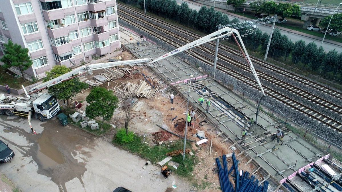 Kuruçeşme Tramvay Hattı\'nda ray betonları dökülüyor