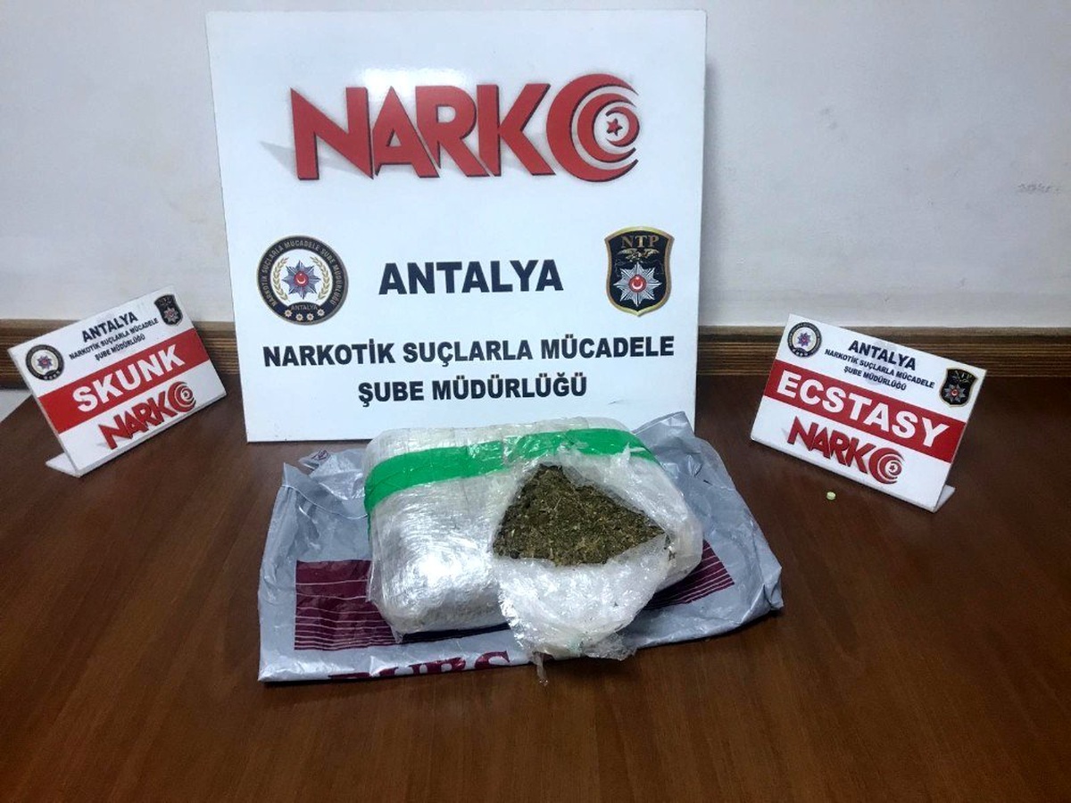 Motosikletli şüpheli uyuşturucu ile yakalandı