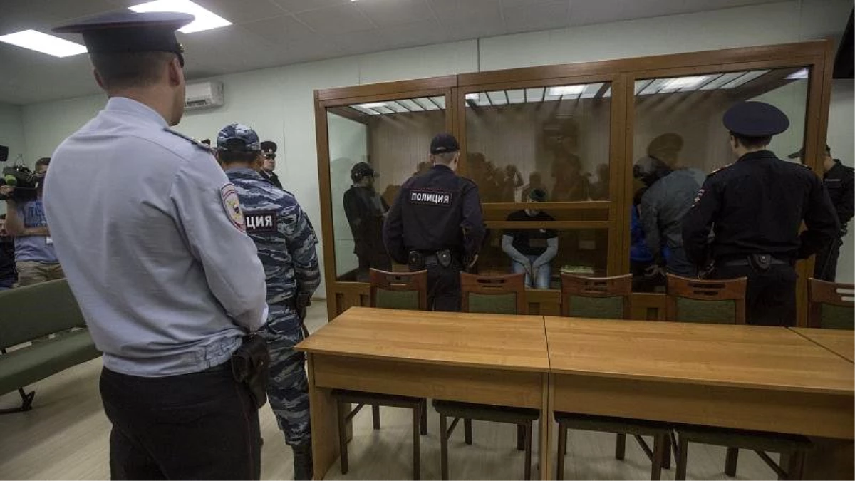 Rusya\'da mahkeme, Yehova Şahitleri tarikatına üye 6 kişiyi hapis cezasına mahkum etti