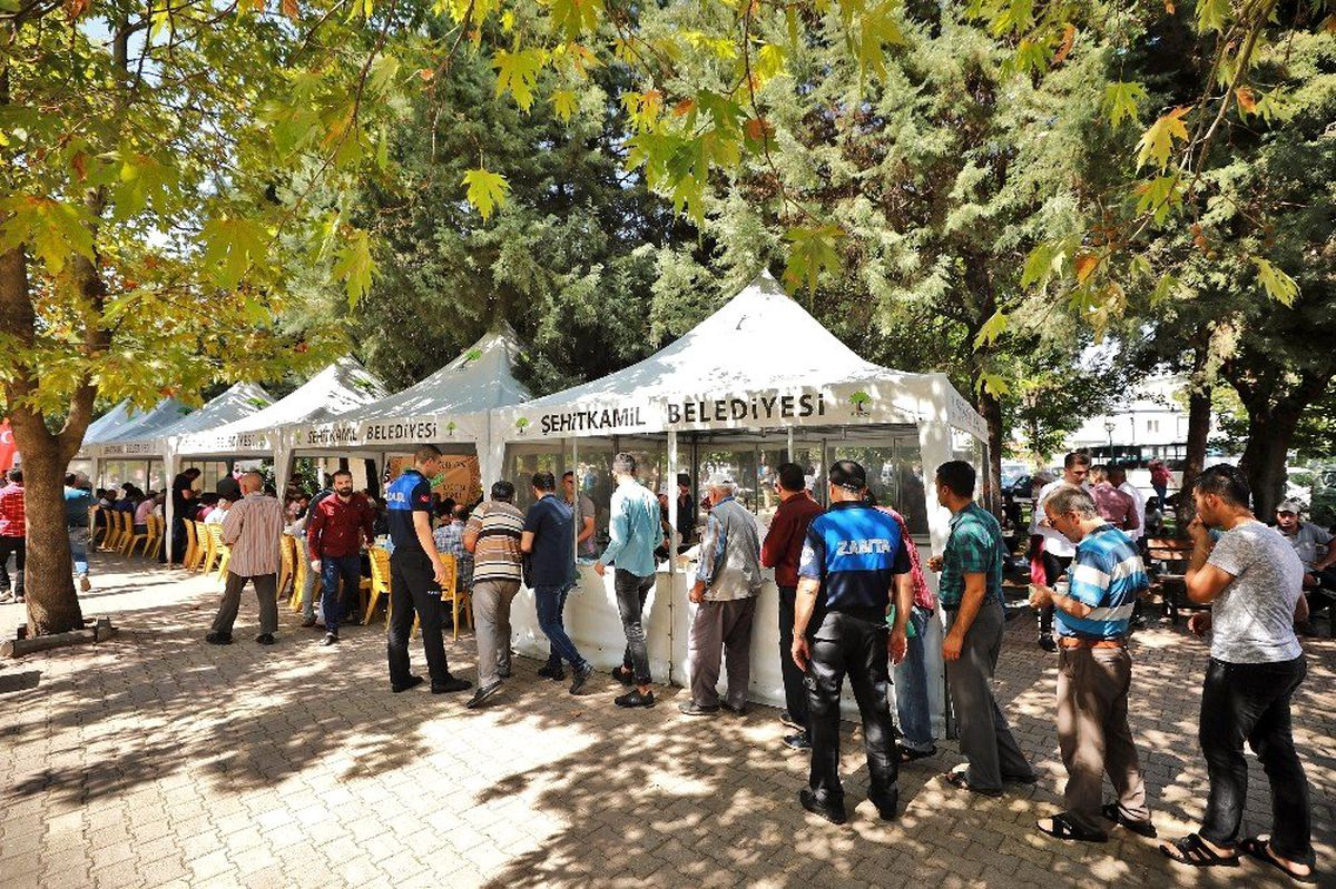 Şehitkamil\'den esnafa pilav ikramı