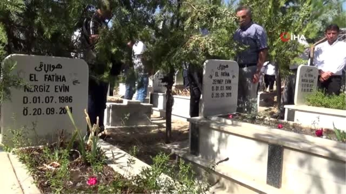 Terör örgütünün hain saldırısında hayatını kaybeden 4 kız mezarları başında anıldı