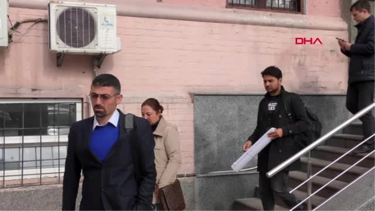 Türk babalar, ukrayna\'da başkanlık binası önünde zelenskiy\'e seslendi