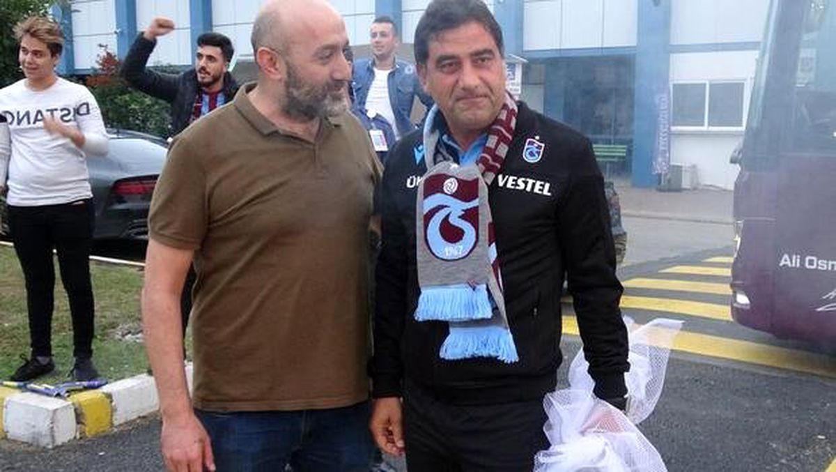 Ünal Karaman\'a taraftarlardan destek! "Moralini bozma hocam..."