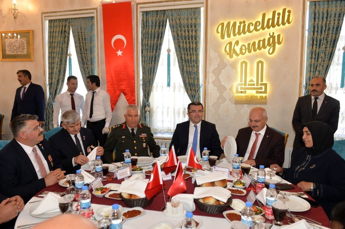 Vali Memiş, şehit aileleri, gaziler ve gazi aileleri onuruna yemek verdi