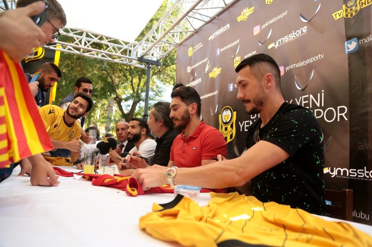 Yeni Malatyasporlu futbolculara büyük ilgi