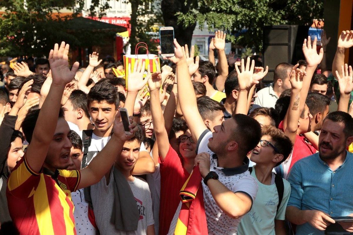 Yeni Malatyasporlu futbolculara büyük ilgi