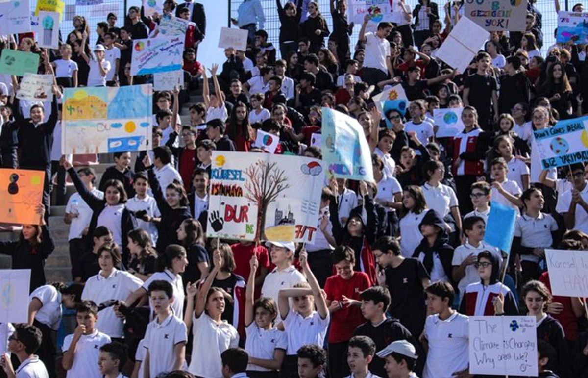 Yüz binlerce çevreci iklim değişikliğine karşı sokaklara indi