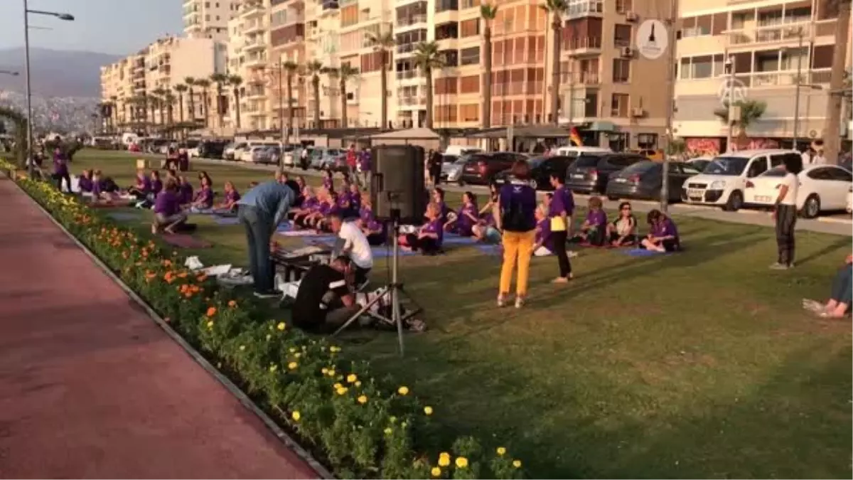 Alzaymır farkındalığı için Kordon\'da yoga yaptılar - İZMİR