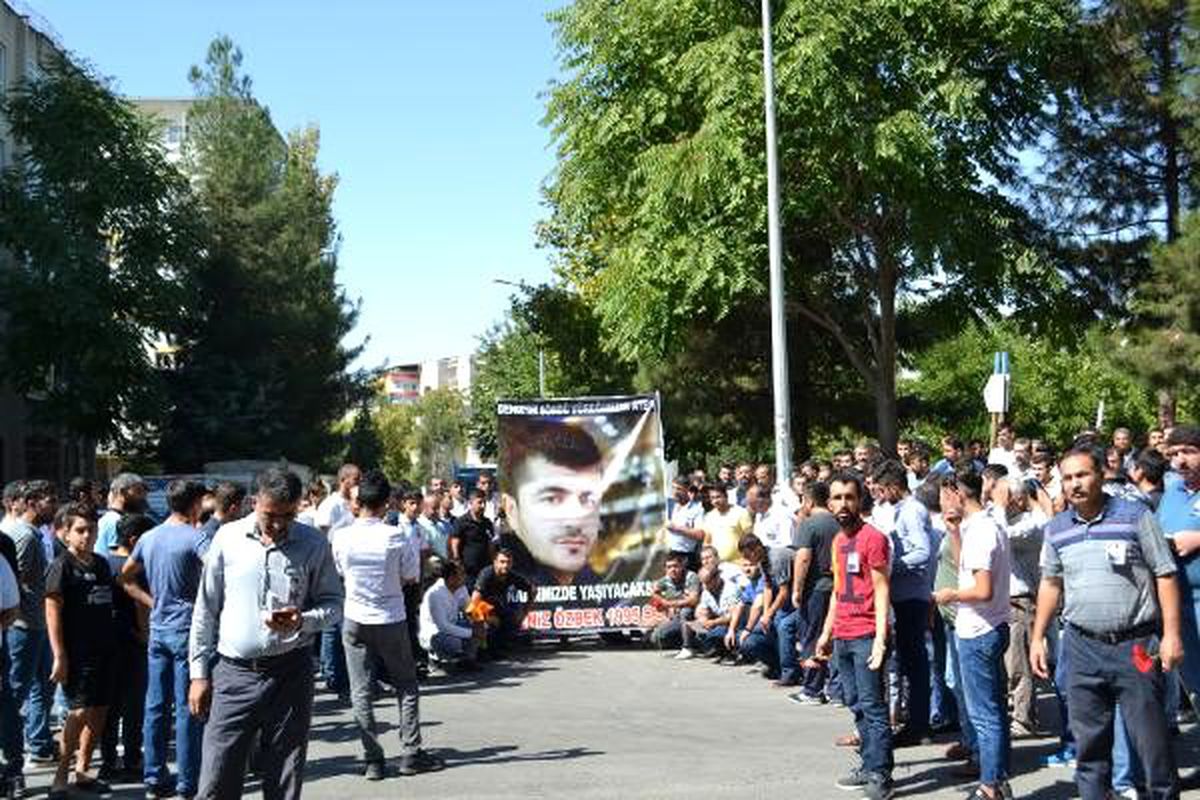 Arkadaşları öldürülen pazarcılar tezgah açmadı