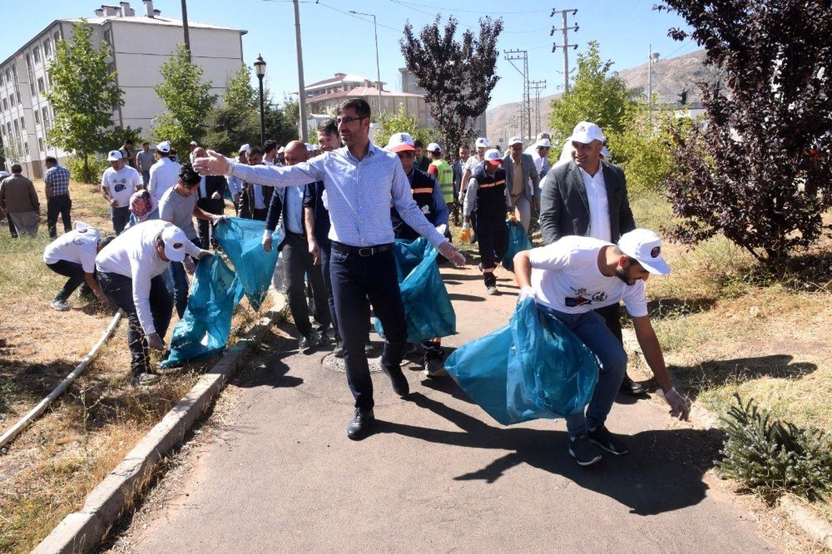 Başkan Tanğlay öncülüğünde çöp toplama kampanyası