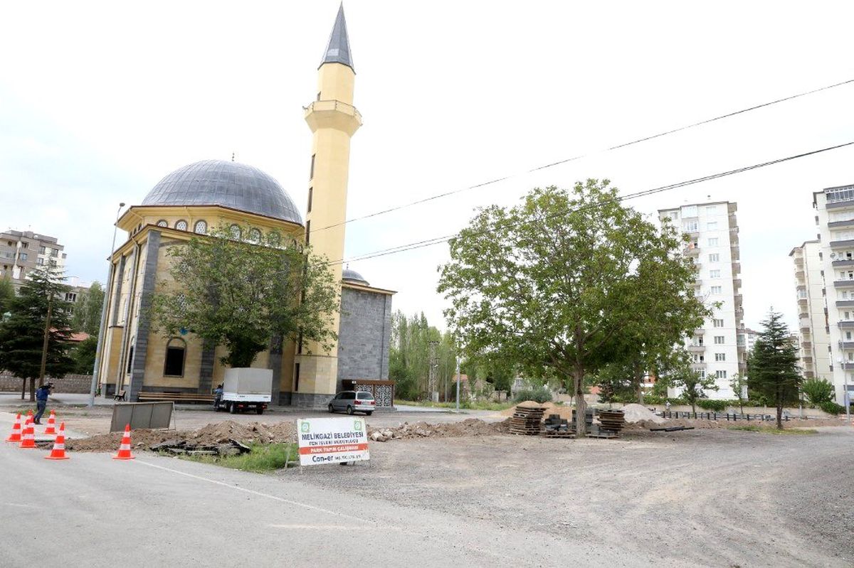 Büyükpoyraz Cami çevre düzenlemesi yapıldı