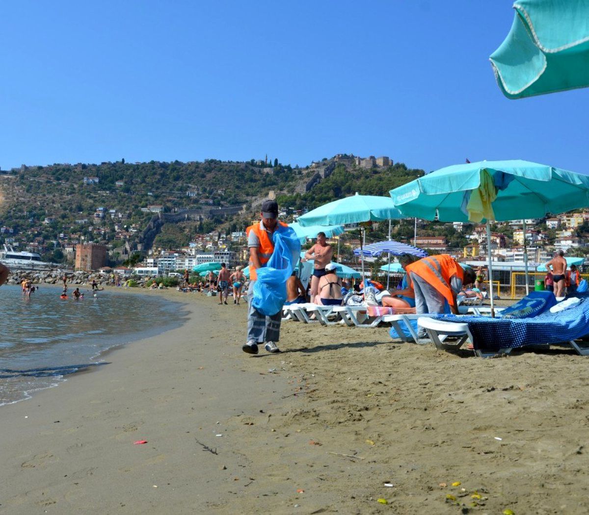 Büyükşehir plajları temizledi