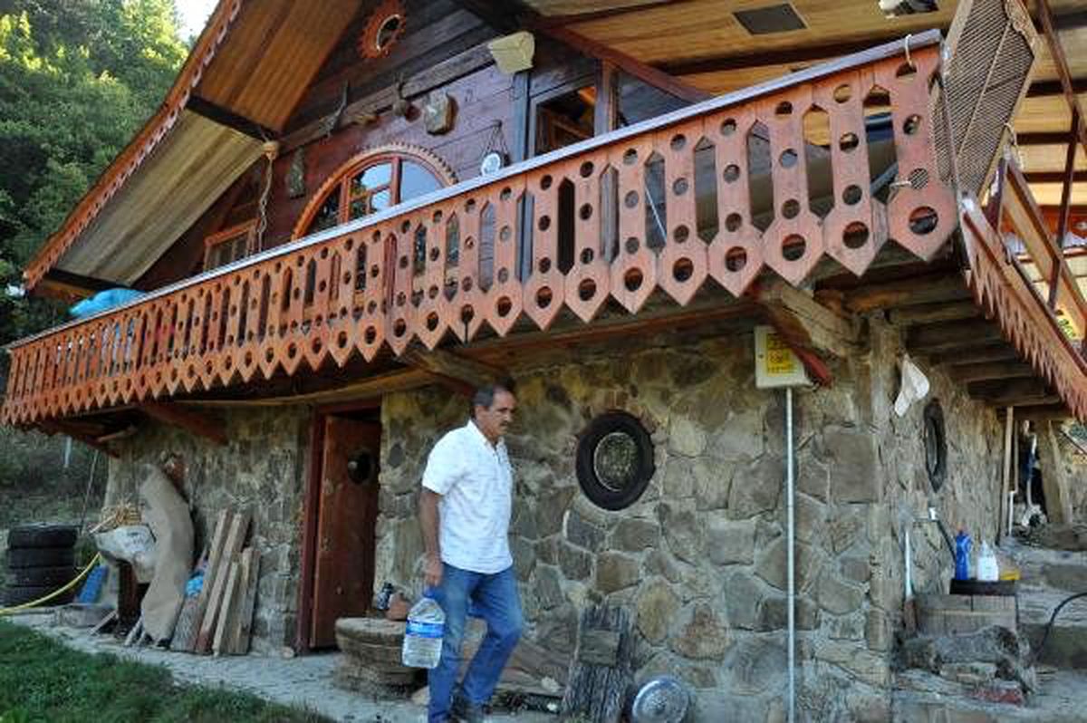 Çocukluk hayali ahşap evi köyünde gerçekleştirdi
