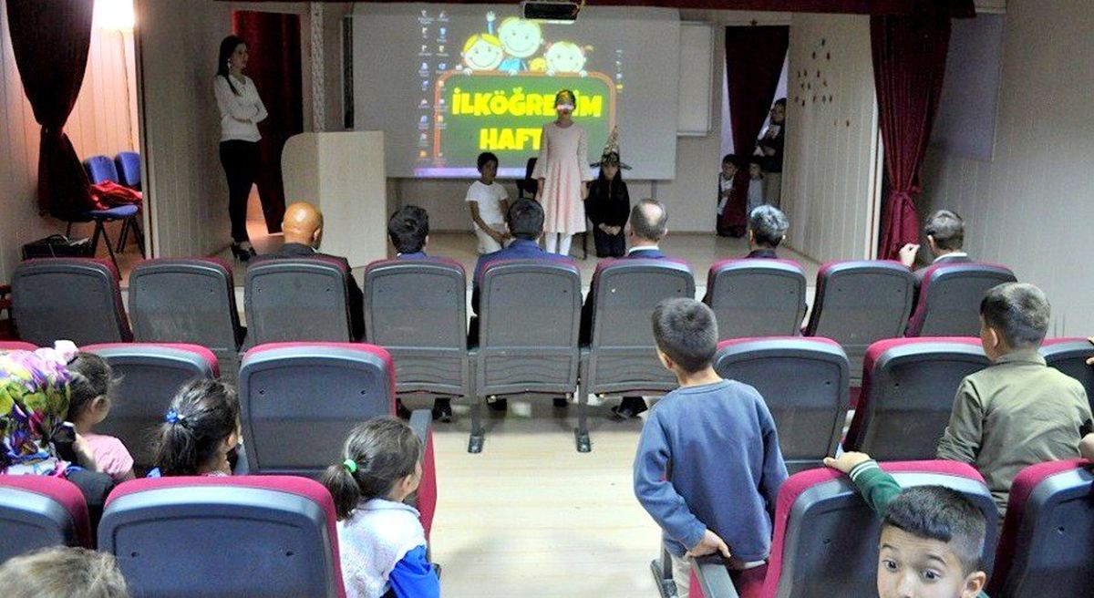 Demirözü\'nde İlköğretim Haftası kutlandı