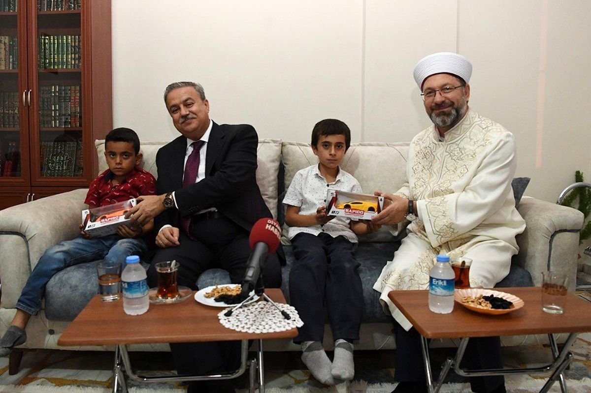 Diyanet İşleri Başkanı Erbaş, din görevlisinin evine misafir oldu