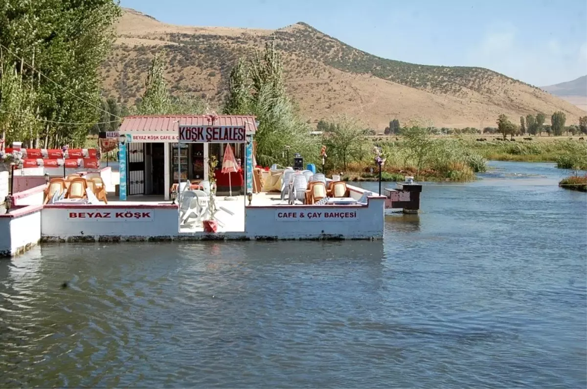 Emek verip bataklık alanı dinlenme mekanına çevirdi