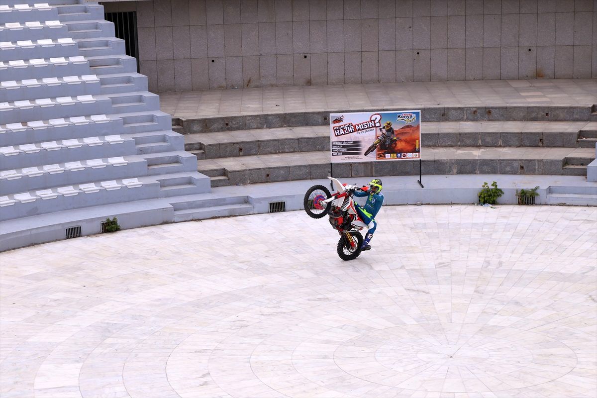 Enduro motosiklet sporcusu Coleman, Konya\'da gösteri yaptı