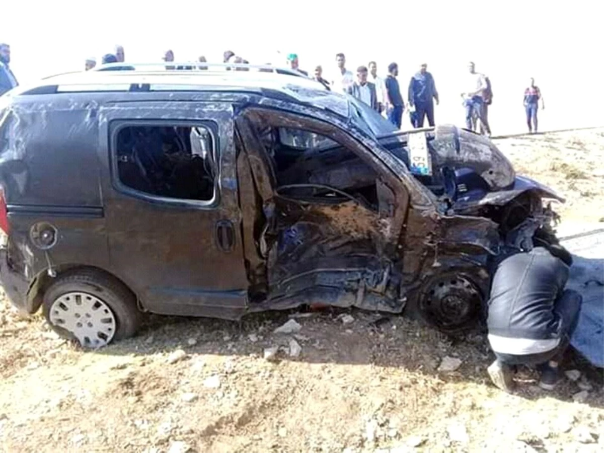 Erzurum\'da düğün konvoyunda feci kaza: 2 ölü, 12 yaralı