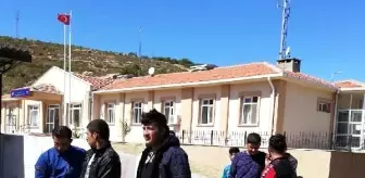 Foça'da 66 kaçak göçmen yakalandı, 3 organizatör tutuklandı