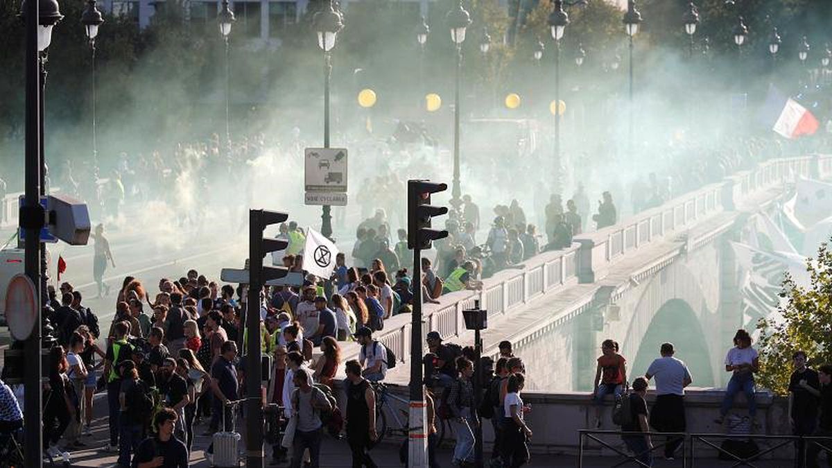 Fransız polisinden iklim yürüyüşünü dağıtan Kara Blok ve Sarı Yelekliler\'e müdahale