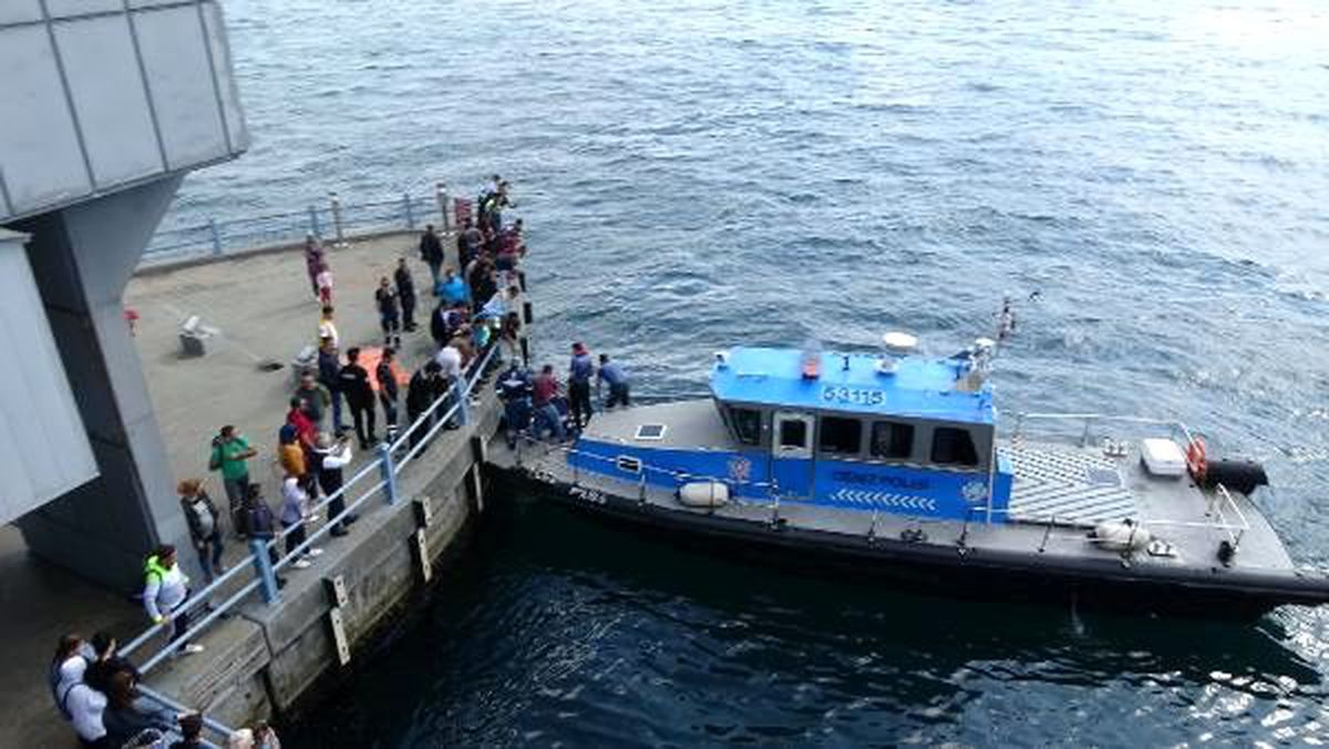 Galata köprüsü\'nden denize atlayan yabancı uyruklu kadını, turist kurtardı