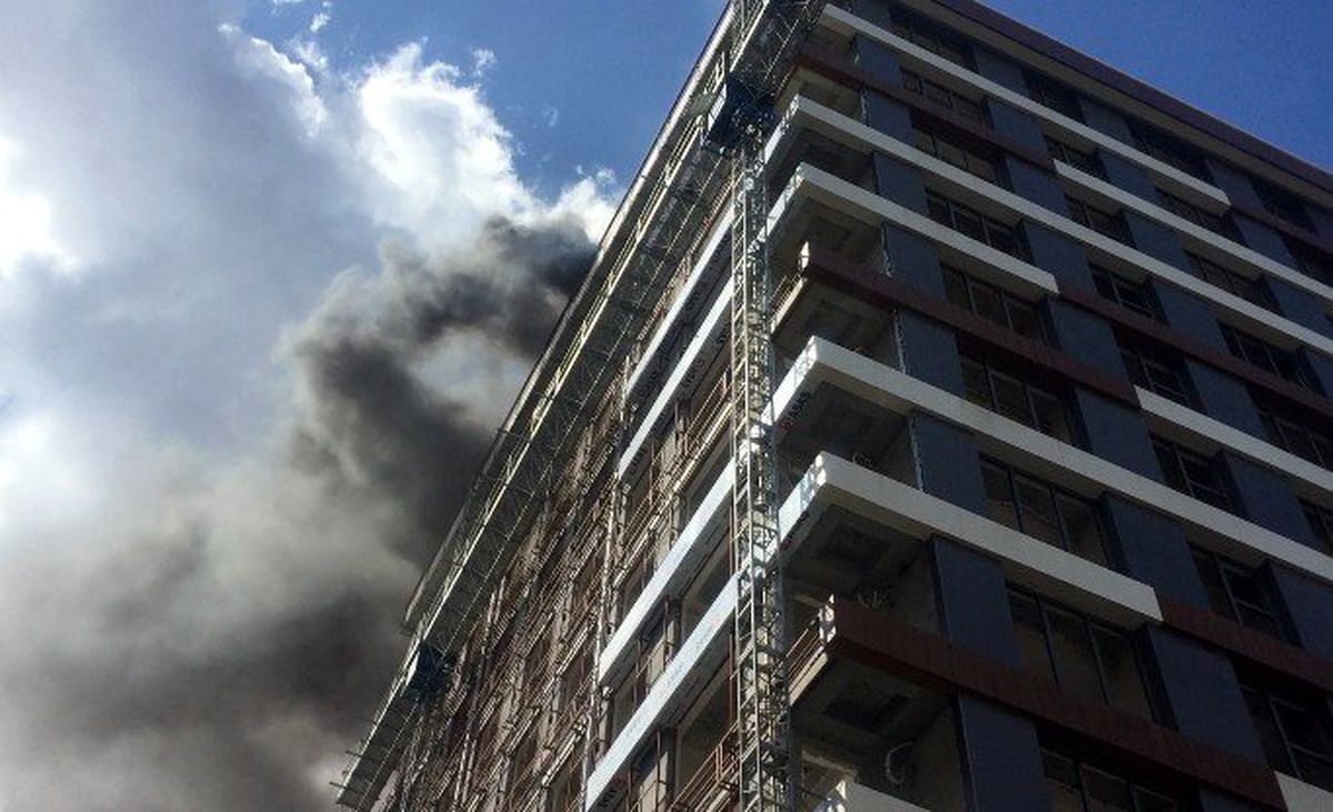 Gaziosmanpaşa\'da 14 katlı inşaatta yangın