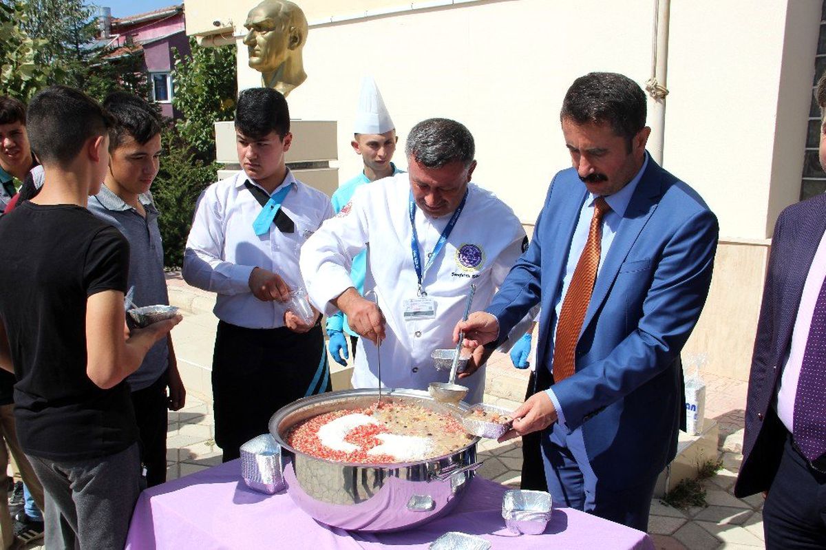 İhsaniye Mesleki ve Teknik Anadolu Lisesi\'nden aşure etkinliği