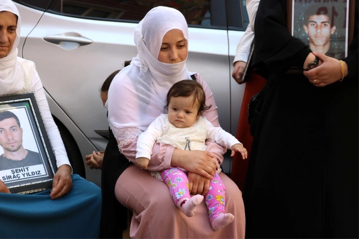 Kulp şehitlerinin yakınlarından HDP önündeki ailelere destek ziyareti