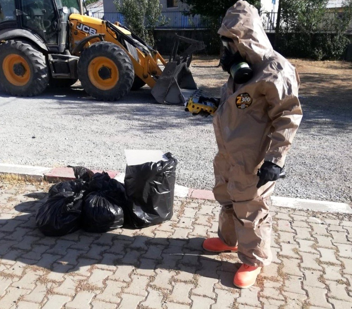 Okulda cıva zehirlenmesiyle ilgili inceleme yapıldı, deney tüpleri muhafaza altına alındı