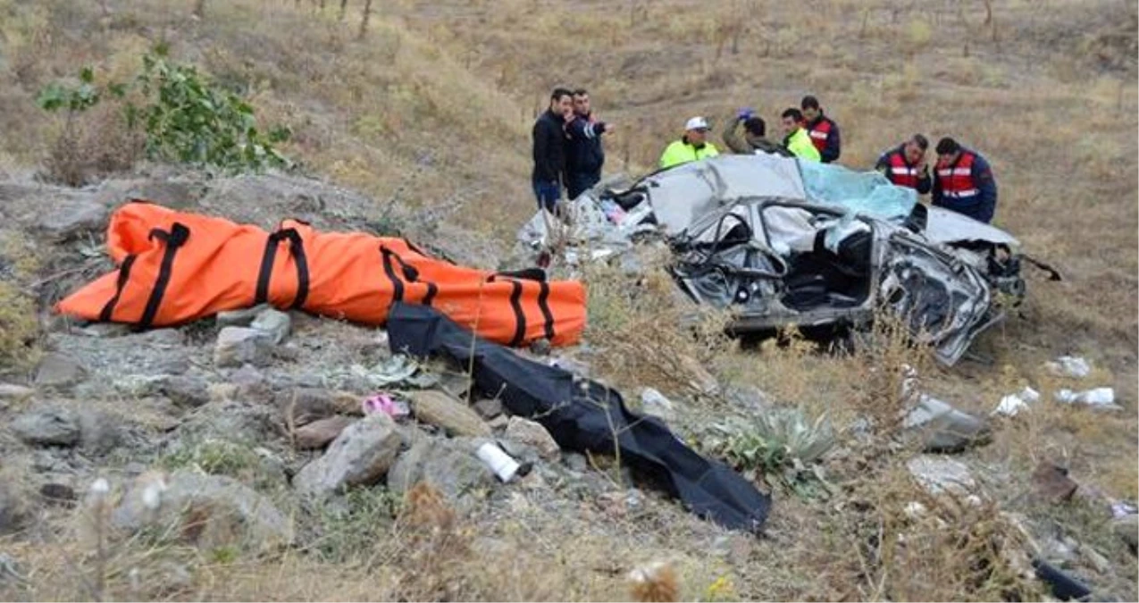 Takla atan otomobil bir aileye felaketi yaşattı: 2\'si çocuk, 3 kişi hayatını kaybetti