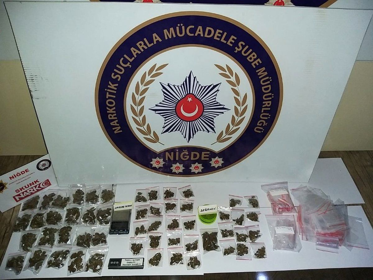 Otomobilde Uyuşturucu ticaretine polisten baskın