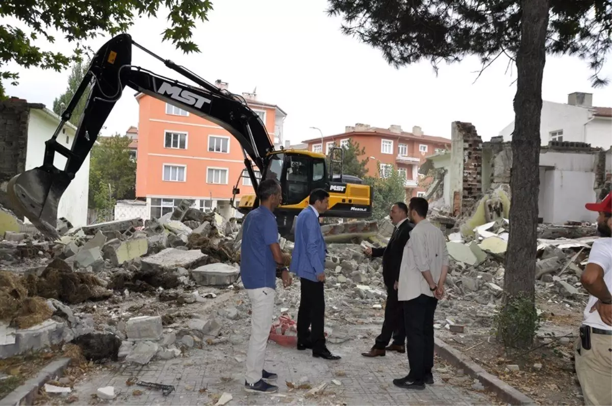 Söğüt\'te yeni projeler için yıkım çalışmaları başladı