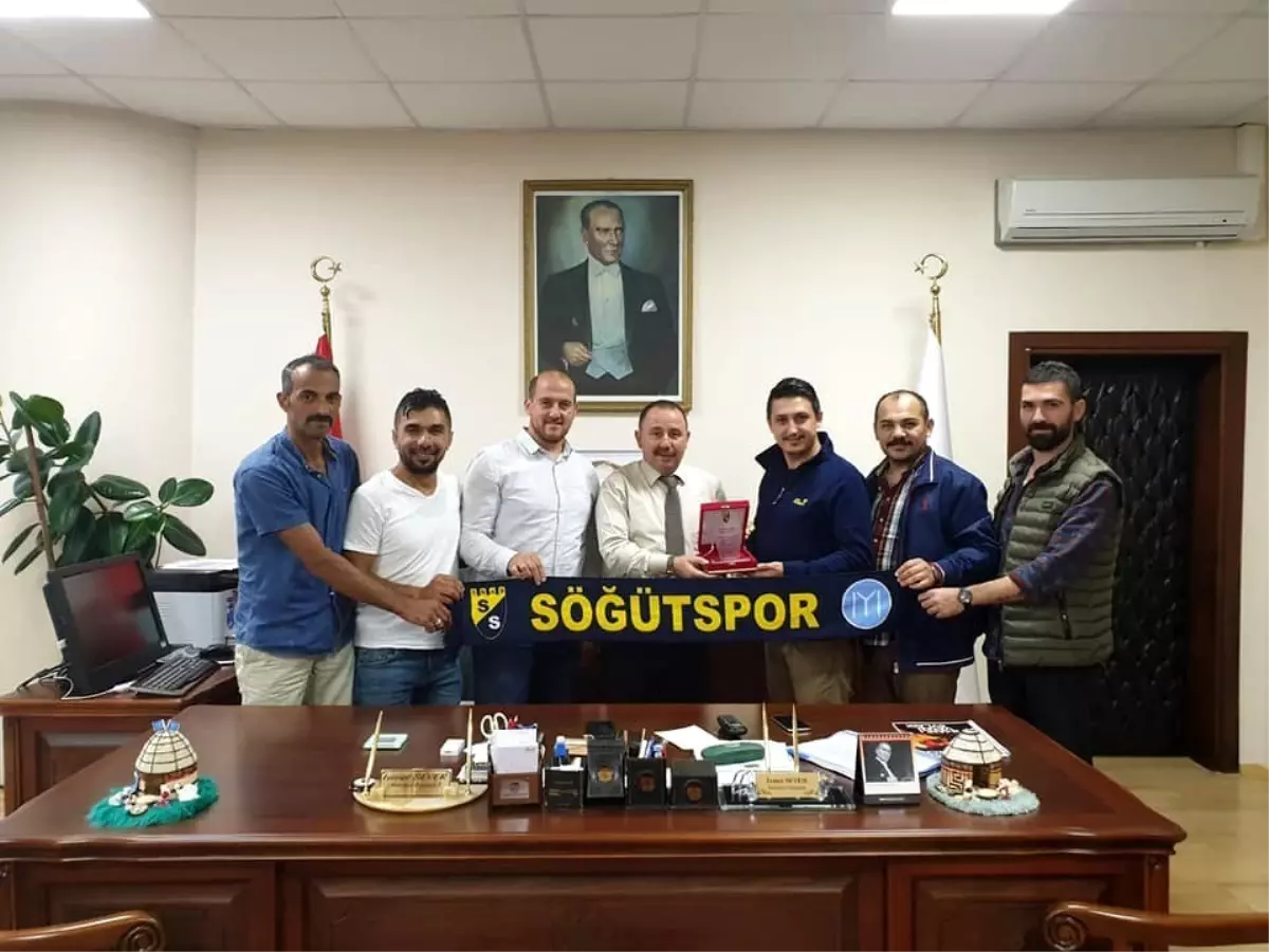 Söğütspor yöneticilerinden Başkan Sever\'e ziyaret