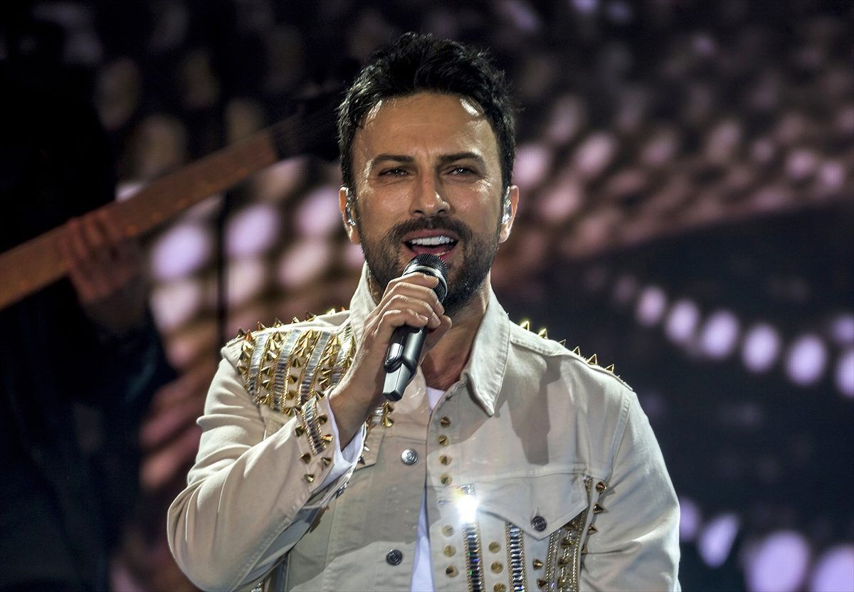Tarkan Harbiye\'de konser verdi