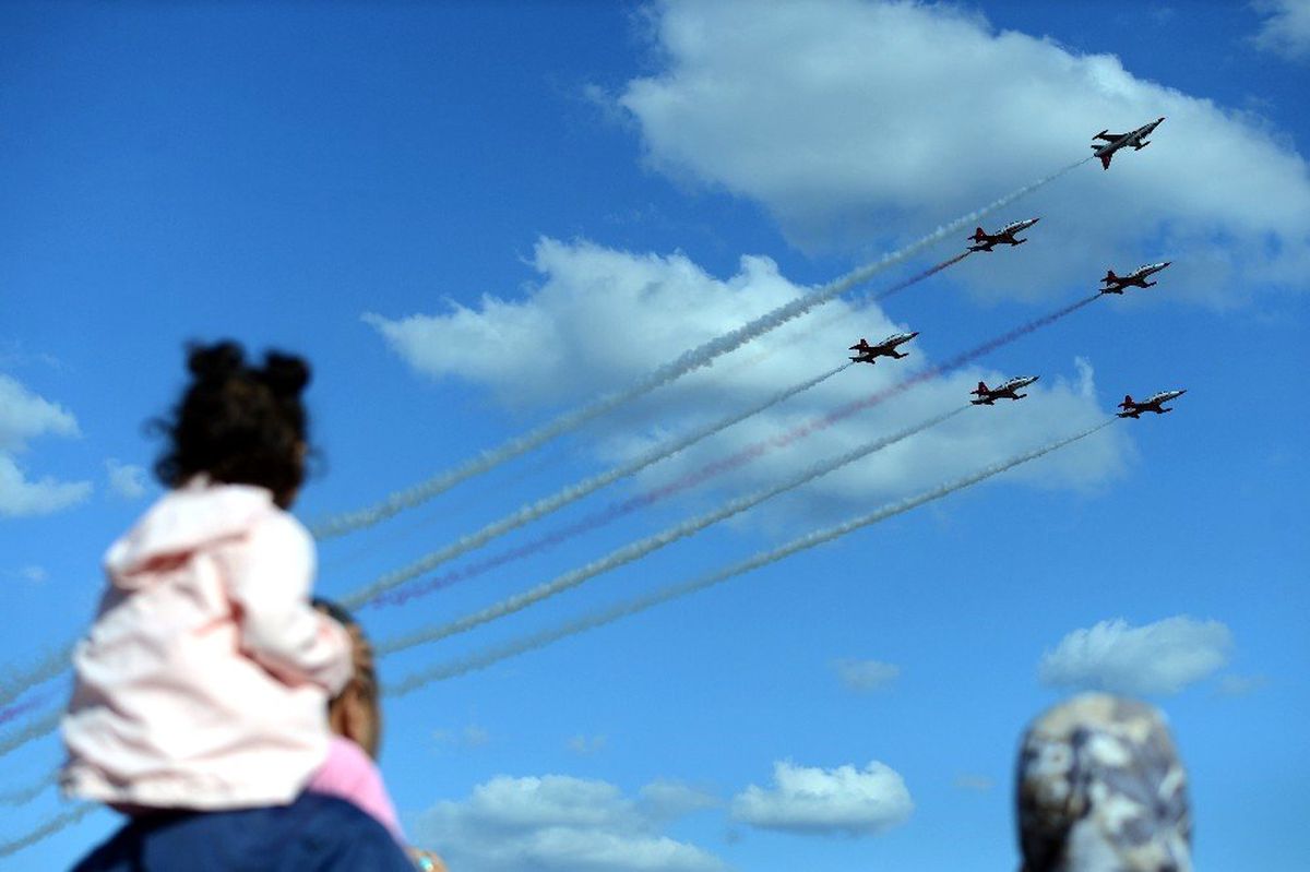 Türk Yıldızları ve SU-30 TEKNOFEST\'te nefes kesti