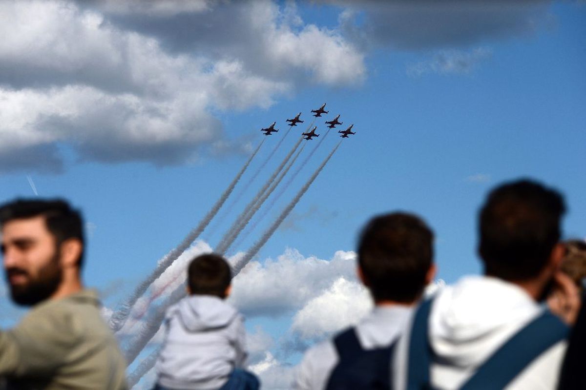 Türk Yıldızları ve SU-30 TEKNOFEST\'te nefes kesti