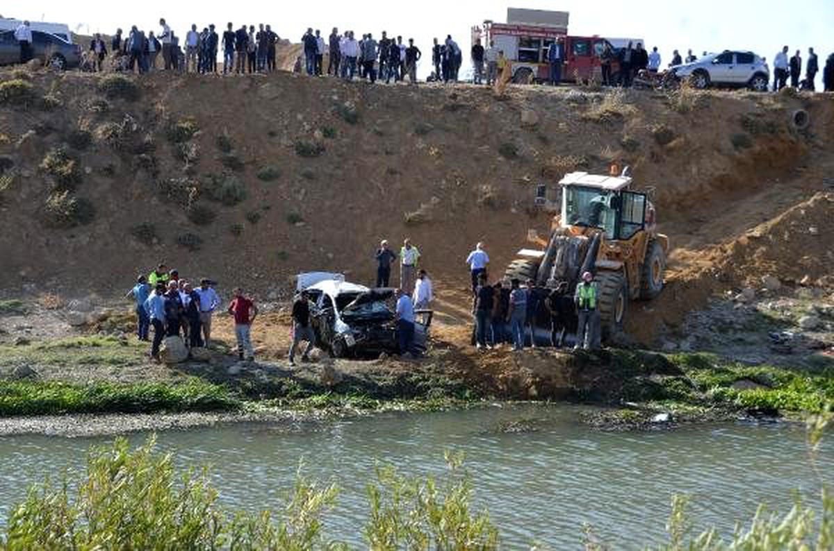 Yüksekova\'da taziye yolunda kaza: 2 ölü, 3 yaralı