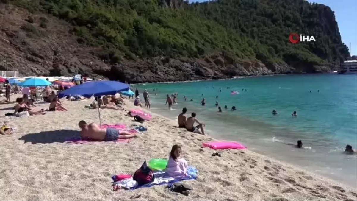 Alanya\'ya kış gelmek bilmiyor...Sahiller tıklım tıklım