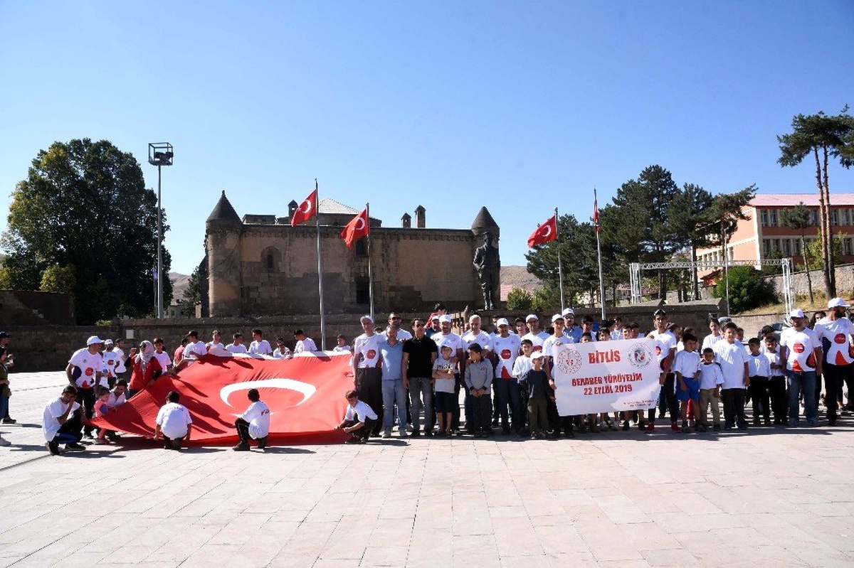 Bitlis\'te herkes için spor yürüyüşü yapıldı