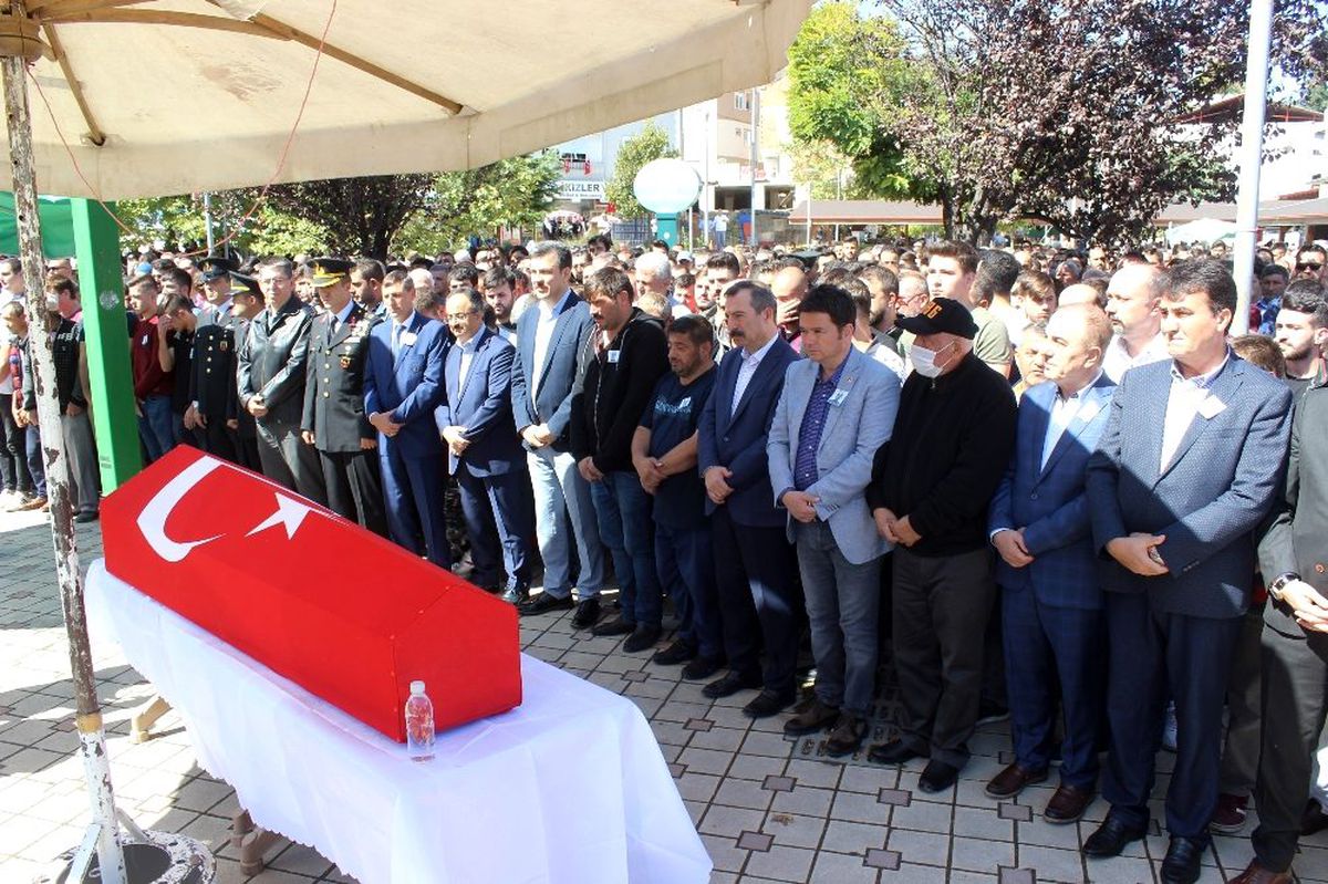 Bursa şehidini dualarla son yolculuğuna uğurladı